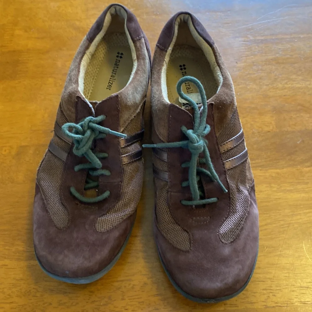 Naturalizer Brown Suede Shoes 10 EUC Lace Up Sneakers